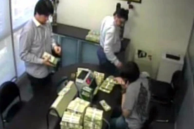 Difunden videos del hijo de Lázaro Báez contando millones de dólares