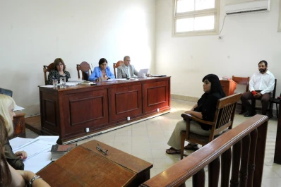 Juzgan a una pareja por lastimar a su hija recién nacida