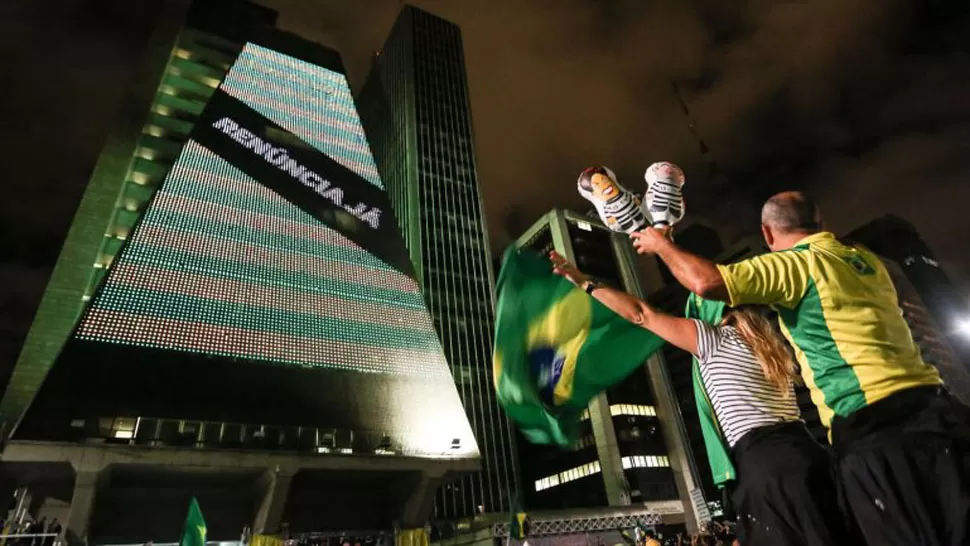 Cinco claves para entender la crisis que azota a Brasil