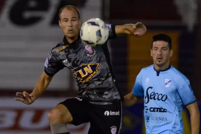 Huracán lo dio vuelta y goleó a Temperley