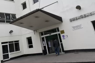 Una nena jugaba en la vereda, recibió un tiro en el pecho y está internada