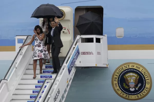 Obama llegó a Cuba en una histórica visita