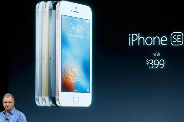 Apple presentó el iPhone SE, el más pequeño y barato de la firma