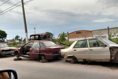 Cementerio de autos incomoda a los vecinos