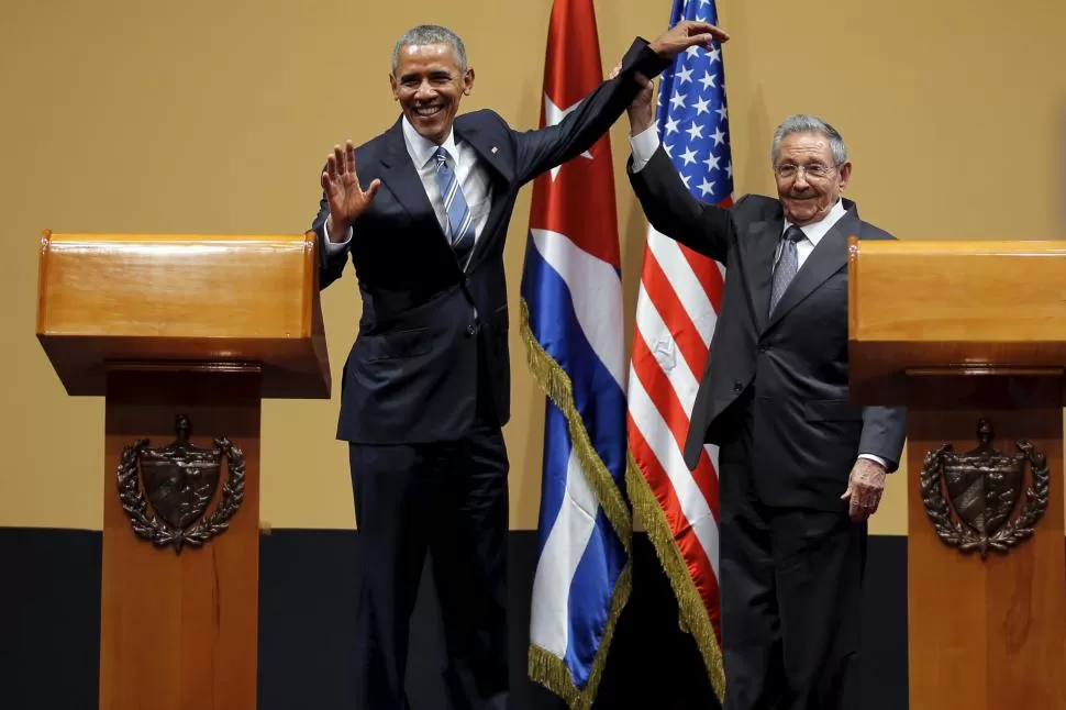DIALOGO IDA Y VUELTA. Obama y Castro atendieron a la prensa e intercambiaron conceptos entre ellos.  