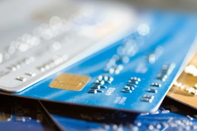 Las tarjetas de crédito suben el interés para las compras en cuotas