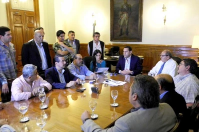 Los estatales aceptaron un 30% de aumento salarial
