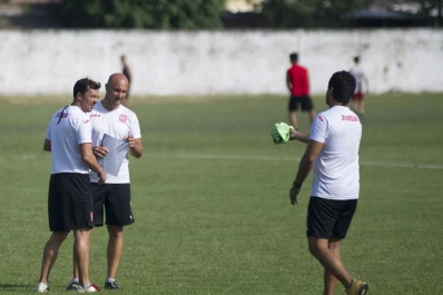 El DT del santo defiende una decisión personal