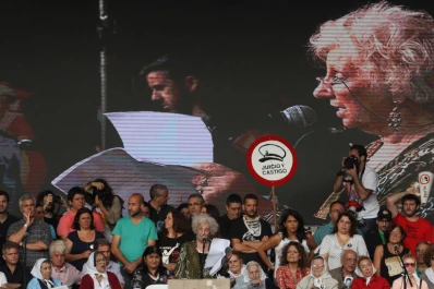 Con una concentración multitudinaria, reivindican al kirchnerismo en la Plaza de Mayo