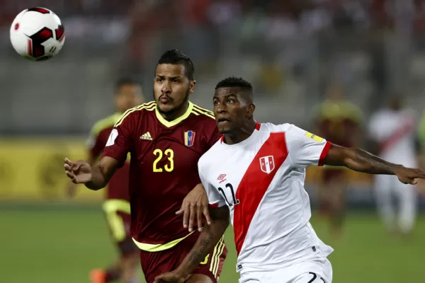 Perú empató en la última jugada y rescató un punto