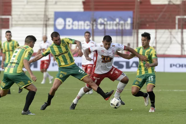 Huracán despachó a Aldosivi en el partido pendiente