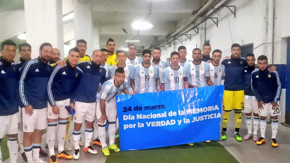 En Chile, la Selección Argentina recordó a los desaparecidos