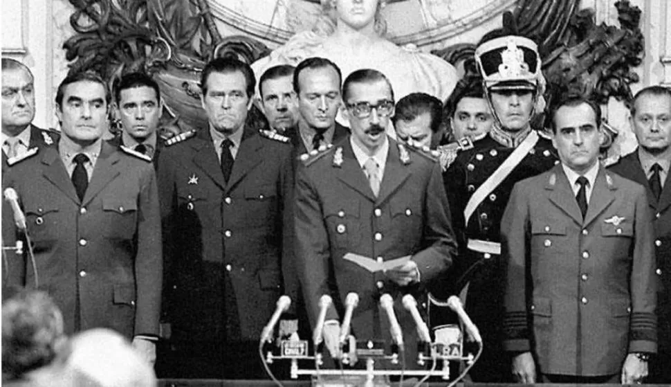 LA JUNTA MILITAR. En primera fila aparecen Emilio Eduardo Massera, Jorge Rafael Videla y Orlando Ramón Agosti, los nuevos dueños del poder. la gaceta / fotos de archivo