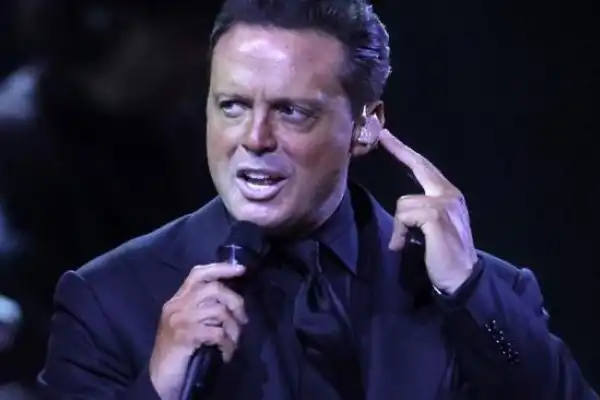 Luis Miguel sigue cancelando conciertos