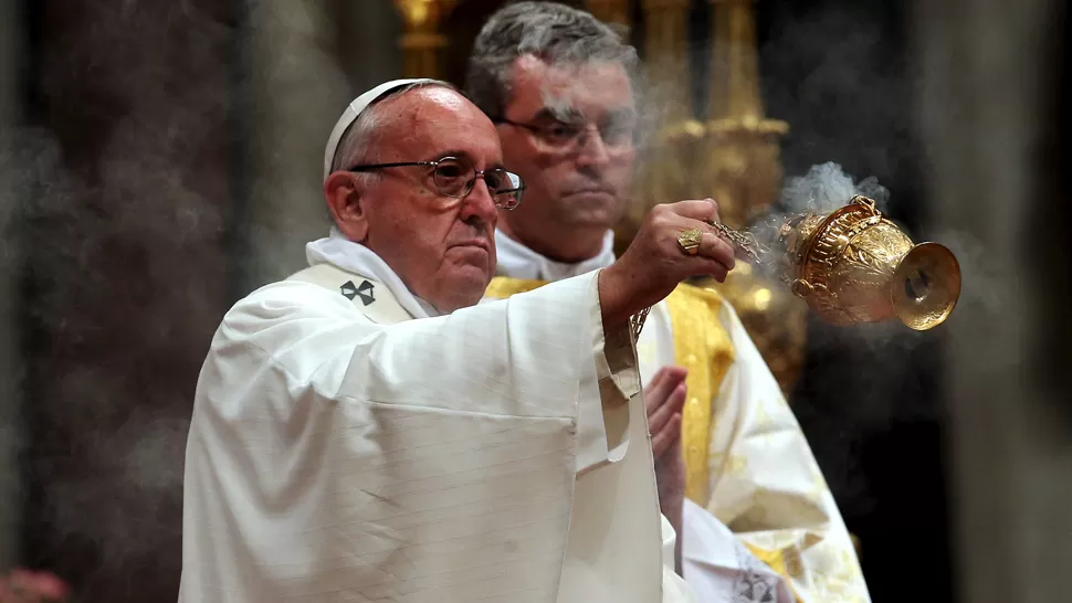 CEREMONIA RELIGIOSA. El papa Francisco brindará mañana su mensaje de la Pascua. REUTERS