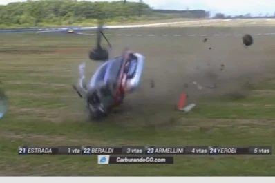 Video: un auto dio seis vueltas en el aire en el TC 2000