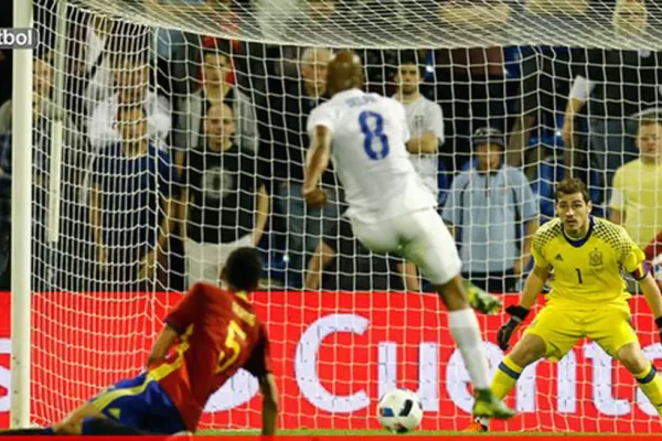 España no pudo con Rumania pero Casillas rompió un récord