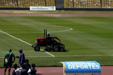 El campo de juego del “Mario Alberto Kempes” podría haber estado mejor