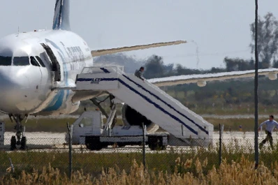 El secuestro de un avión egipcio causó pánico en Europa