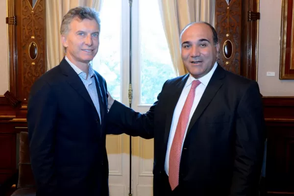 Manzur y Macri analizaron medidas para apuntalar la salida de productos de la región