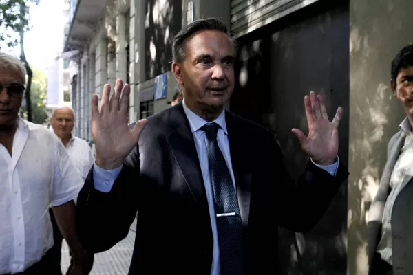 Pichetto votará a favor del acuerdo con los buitres: Néstor pagaría