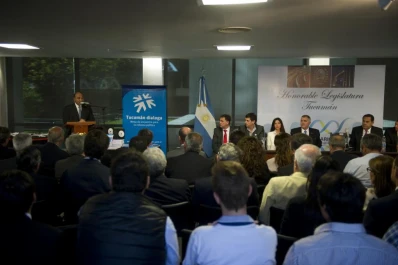 Manzur llevó a la Legislatura ideas para la reforma