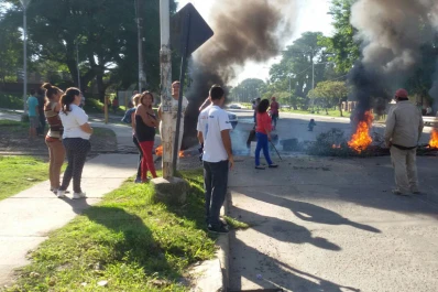 Cortan el tránsito en un acceso a Tafí Viejo para pedir más seguridad