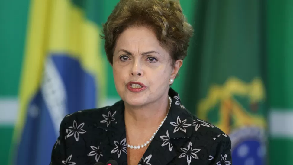DILMA. La mandataria brasileña atraviesa una crisis profunda. FOTO TOMADA DE ALERTAONLINE.COM