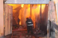 Controlaron el incendio de un depósito de colchones en Gorriti al 100