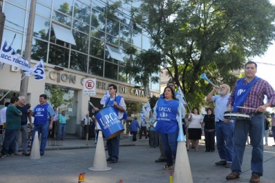 El PE espera resolver el conflicto salarial