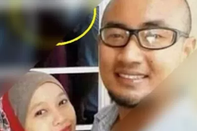 Una selfie diabólica tiene cautiva a la web por su particular fondo