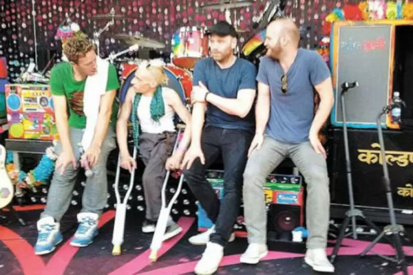 Es baterista, tiene una lesión medular y tocó con Coldplay