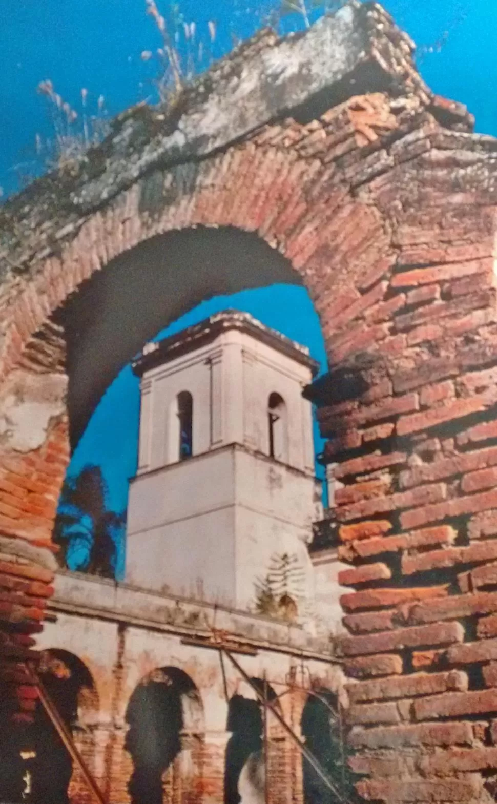  -SAN JOSÉ DE LULES. En alguno de estos claustros actualmente en ruinas, pasó algunos días fray Justo Santa María de Oro en 1816.
