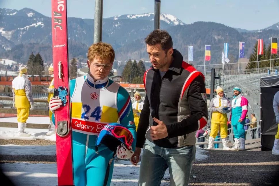 COMPLEMENTARIOS. Taron Egerton y Hugh Jackman personifican al deportista olímpico y a su entrenador.  