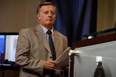 Aranguren no descartó que haya nuevas subas en el precio del combustible