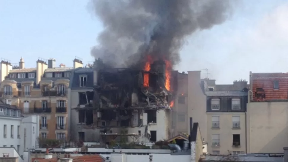 TEMOR. La detonación provocó alarma en el centro parisino. FOTO TOMADA DE TWITTER.COM/PIERRE_KCH
