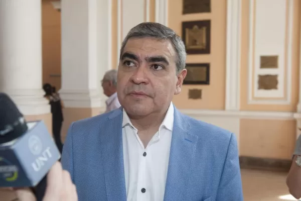 Según Alfaro, Manzur le quita dinero a la Capital
