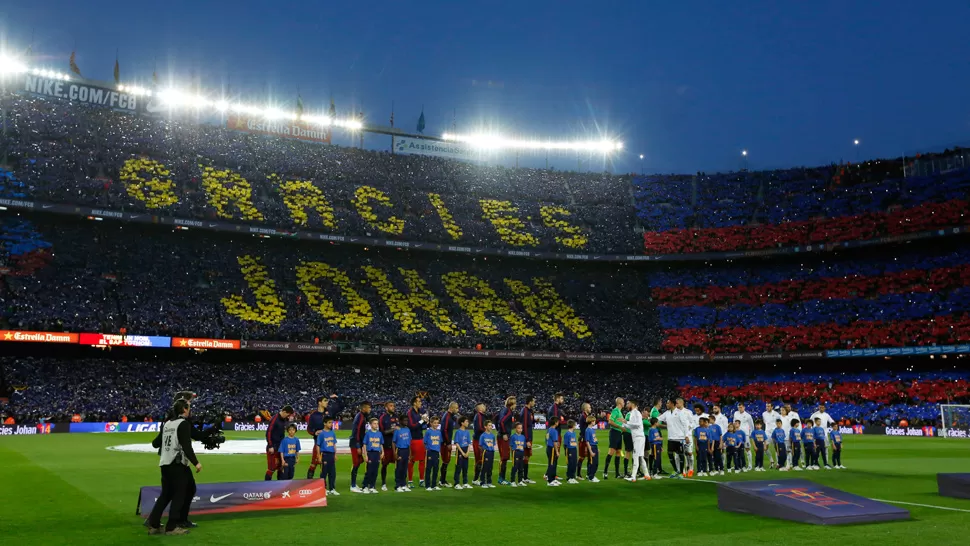 Barcelona homenajeó a Johan Cruyff en el Camp Nou