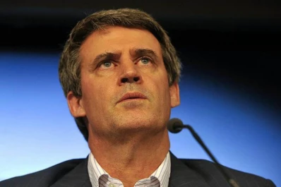 Prat-Gay ofrecerá los bonos argentinos