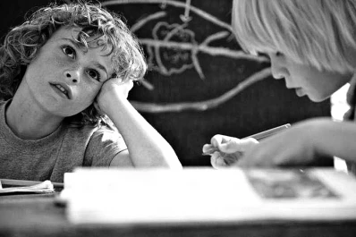 La pérdida auditiva afecta el lenguaje y enlentece el aprendizaje