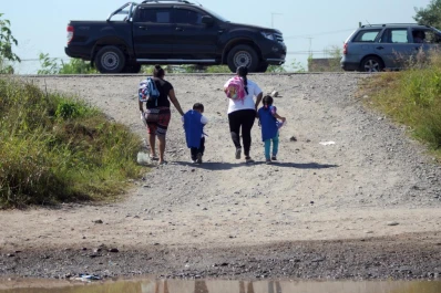 Chicos y padres son atacados a la entrada y salida de la escuela