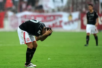 Video: por estas patadas, Viturro vio la roja en los dos últimos partidos en la Ciudadela