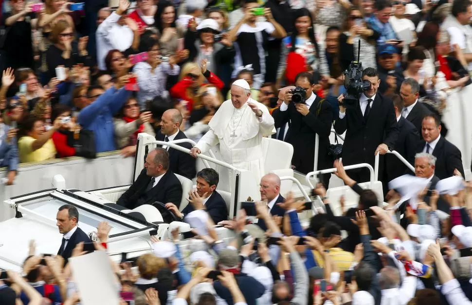 CERCANO A LA GENTE. Francisco habló ayer de la Misericordia de Dios. 