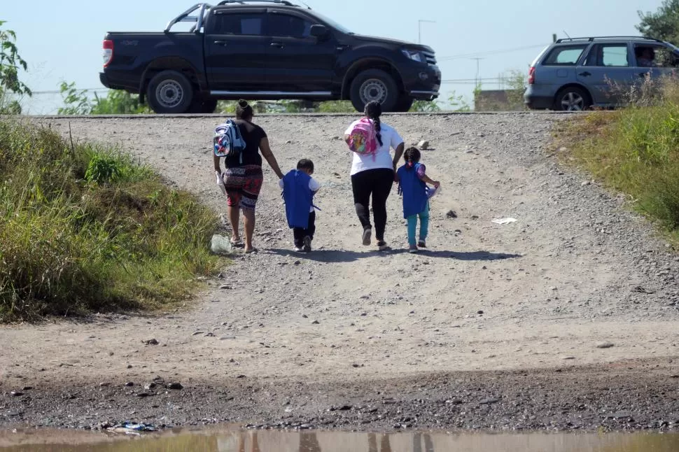 INSEGURIDAD. La zona es muy peligrosa, en especial para los niños que, en gran número, van a estudiar. 