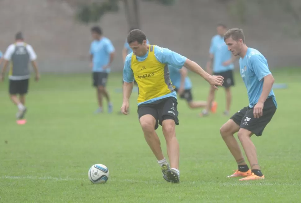 COMO HERMANOS. Bianchi y Sbuttoni se conocen de memoria en el “decano”. El primero va por su cuarta temporada en el club, mientras que el rubio va por la tercera en este “Decano” de Primera.  la gaceta / archivo