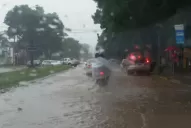 La lluvia afectó a familias de Los Nogales y anegó calles y avenidas