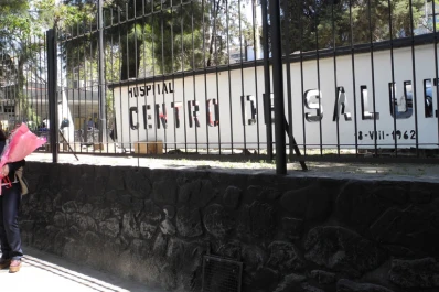 Detienen a un hombre acusado de haberle prendido fuego a su novia