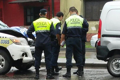 Una camioneta de la Policía causó un choque en cadena en Belgrano al 2.600