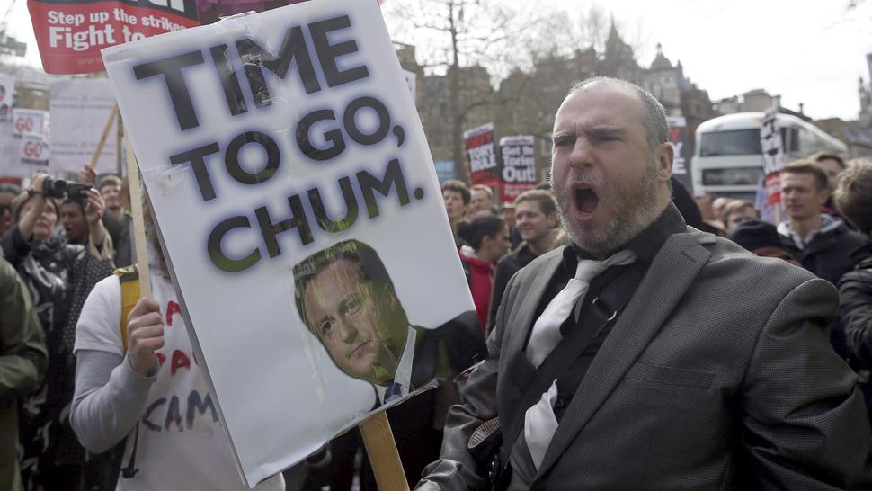 PROTESTAS. Los ingleses marcharon contra David Cameron. 