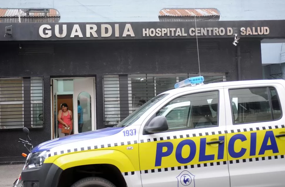 HOSPITAL. Mercado llegó con tres heridas a la guardia del Centro de Salud. la gaceta / foto de hector peralta